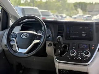 2015 Toyota Sienna XLE Premium 8-Passenger