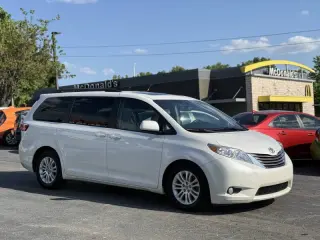 2015 Toyota Sienna XLE Premium 8-Passenger