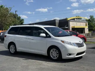 2015 Toyota Sienna XLE Premium 8-Passenger