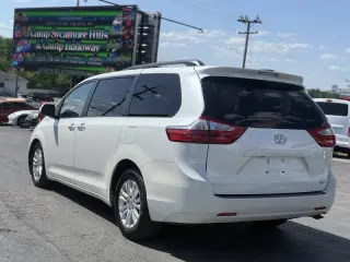 2015 Toyota Sienna XLE Premium 8-Passenger