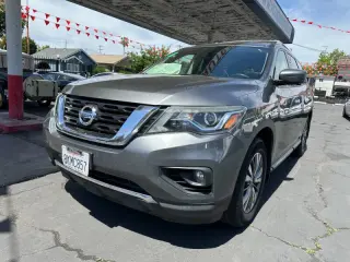 2019 Nissan Pathfinder S