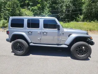 Jeep Wrangler Unlimited 2018 4x4 Moab 4dr SUV (midyear release)