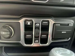 Jeep Wrangler Unlimited 2018 4x4 Moab 4dr SUV (midyear release)