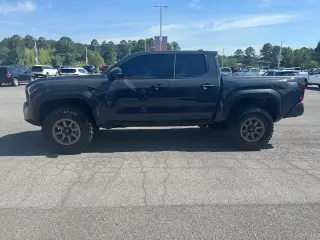 Toyota Tacoma 2024 4x4 SR5 4dr Double Cab 5.0 ft SB