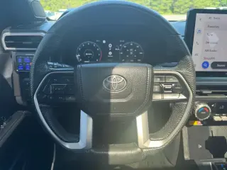 Toyota Tacoma 2024 4x4 SR5 4dr Double Cab 5.0 ft SB