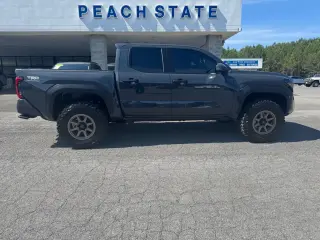 Toyota Tacoma 2024 4x4 SR5 4dr Double Cab 5.0 ft SB