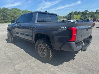 Toyota Tacoma 2024 4x4 SR5 4dr Double Cab 5.0 ft SB