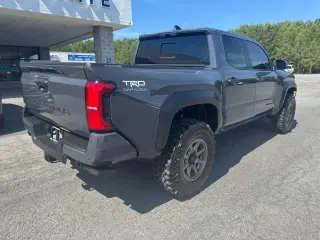Toyota Tacoma 2024 4x4 SR5 4dr Double Cab 5.0 ft SB
