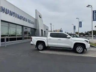 Toyota Tacoma 2025 4x2 SR5 4dr Double Cab 5.0 ft SB