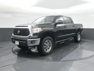 Toyota Tundra 2017 4x4 SR5 4dr CrewMax Cab Pickup SB (5.7L V8 FFV)
