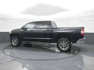 Toyota Tundra 2017 4x4 SR5 4dr CrewMax Cab Pickup SB (5.7L V8 FFV)