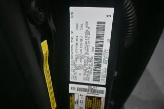 Toyota Tundra 2017 4x4 SR5 4dr CrewMax Cab Pickup SB (5.7L V8 FFV)