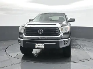 Toyota Tundra 2017 4x4 SR5 4dr CrewMax Cab Pickup SB (5.7L V8 FFV)