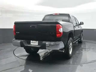 Toyota Tundra 2017 4x4 SR5 4dr CrewMax Cab Pickup SB (5.7L V8 FFV)