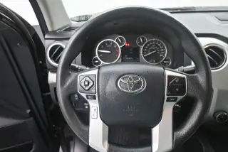 Toyota Tundra 2017 4x4 SR5 4dr CrewMax Cab Pickup SB (5.7L V8 FFV)