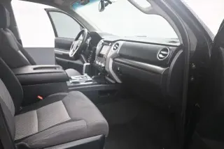 Toyota Tundra 2017 4x4 SR5 4dr CrewMax Cab Pickup SB (5.7L V8 FFV)