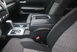 Toyota Tundra 2017 4x4 SR5 4dr CrewMax Cab Pickup SB (5.7L V8 FFV)