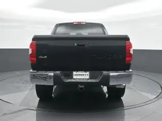 Toyota Tundra 2017 4x4 SR5 4dr CrewMax Cab Pickup SB (5.7L V8 FFV)