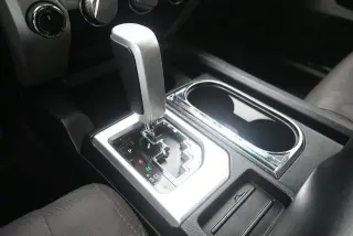 Toyota Tundra 2017 4x4 SR5 4dr CrewMax Cab Pickup SB (5.7L V8 FFV)