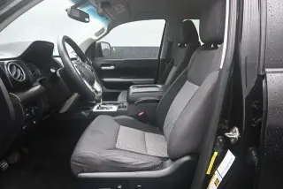 Toyota Tundra 2017 4x4 SR5 4dr CrewMax Cab Pickup SB (5.7L V8 FFV)