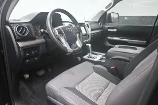 Toyota Tundra 2017 4x4 SR5 4dr CrewMax Cab Pickup SB (5.7L V8 FFV)