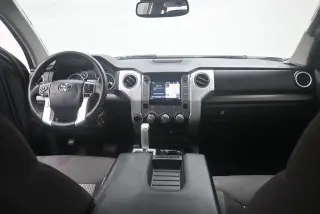 Toyota Tundra 2017 4x4 SR5 4dr CrewMax Cab Pickup SB (5.7L V8 FFV)