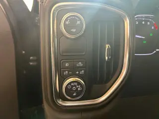 GMC Sierra 1500 2019 4x2 SLT 4dr Crew Cab 5.8 ft. SB