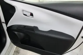 Toyota Prius 2019 AWD LE AWD-e 4dr Hatchback