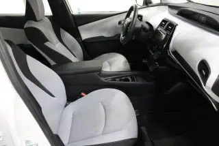 Toyota Prius 2019 AWD LE AWD-e 4dr Hatchback