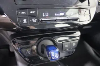Toyota Prius 2019 AWD LE AWD-e 4dr Hatchback