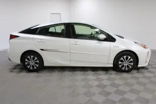 Toyota Prius 2019 AWD LE AWD-e 4dr Hatchback