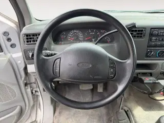 Ford F-350 Super Duty 2002 4dr Crew Cab XL 4WD LB DRW