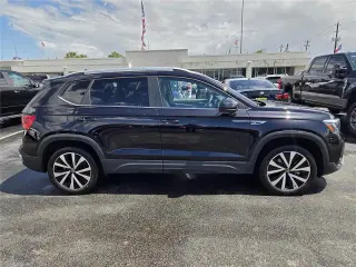 Volkswagen Taos 2023 SE 4dr SUV