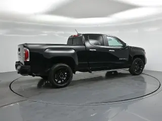 GMC Canyon 2022 4x4 Denali 4dr Crew Cab 5 ft. SB