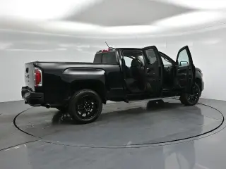 GMC Canyon 2022 4x4 Denali 4dr Crew Cab 5 ft. SB