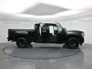 GMC Canyon 2022 4x4 Denali 4dr Crew Cab 5 ft. SB