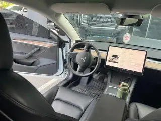 Tesla Model 3 2023 4dr Sedan