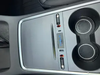 Tesla Model 3 2023 4dr Sedan
