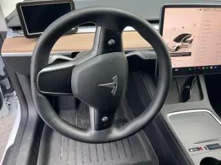 Tesla Model 3 2023 4dr Sedan