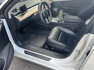 Tesla Model 3 2023 4dr Sedan