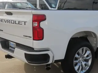 Chevrolet Silverado 1500 2020 4x2 Custom 4dr Crew Cab 5.8 ft. SB