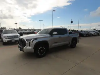 Toyota Tundra 2024 4x4 SR5 4dr CrewMax Cab Pickup SB