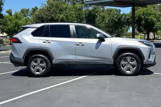 Toyota RAV4 2024 XLE 4dr SUV