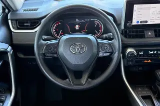 Toyota RAV4 2024 XLE 4dr SUV