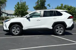 Toyota RAV4 2024 XLE 4dr SUV