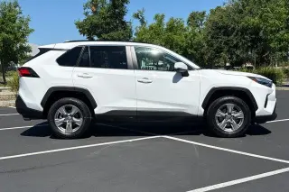 Toyota RAV4 2024 XLE 4dr SUV