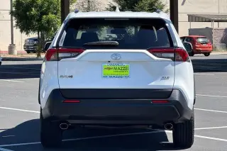 Toyota RAV4 2024 XLE 4dr SUV