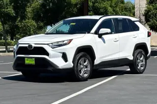 Toyota RAV4 2024 XLE 4dr SUV