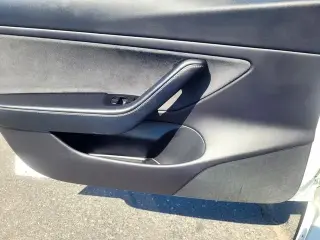 Tesla Model 3 2019 Mid Range 4dr Fastback