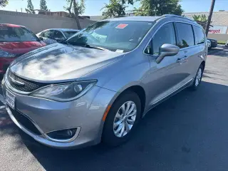 Chrysler Pacifica 2018 Touring L 4dr Mini-Van